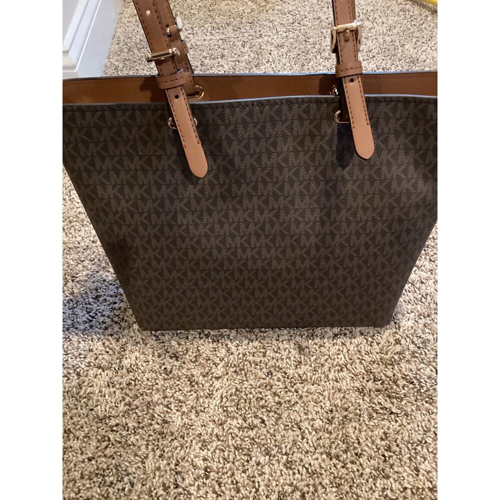 Michael Kors Jet Set Travel - Picture 4 of 8